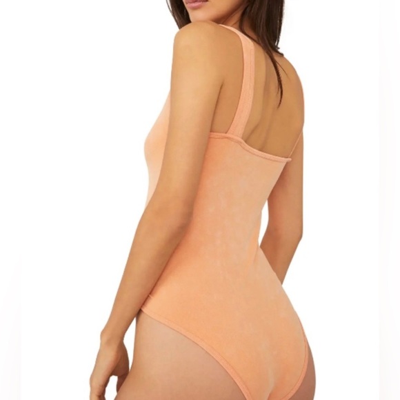 NEW FREE PEOPLE - Seamless v neck bodysuit - Picture 4 of 6